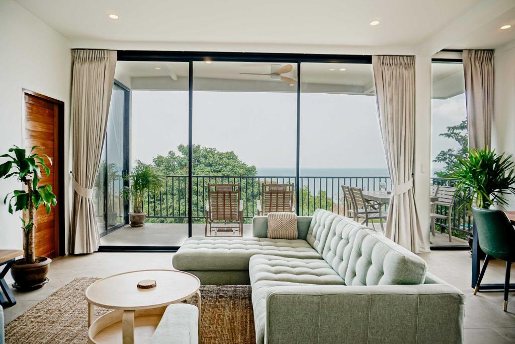 v32B Blue Horizon Haad Yao, Seaview 3BR Apartment – Koh Phangan
